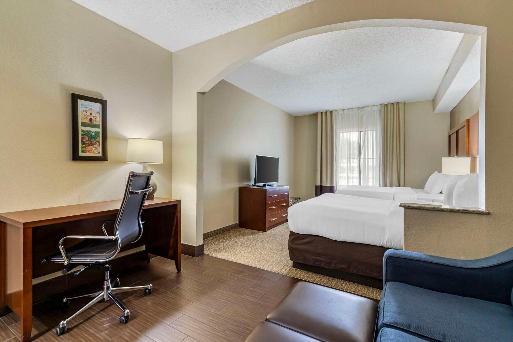 Comfort Inn & Suites Seguin Buitenkant foto