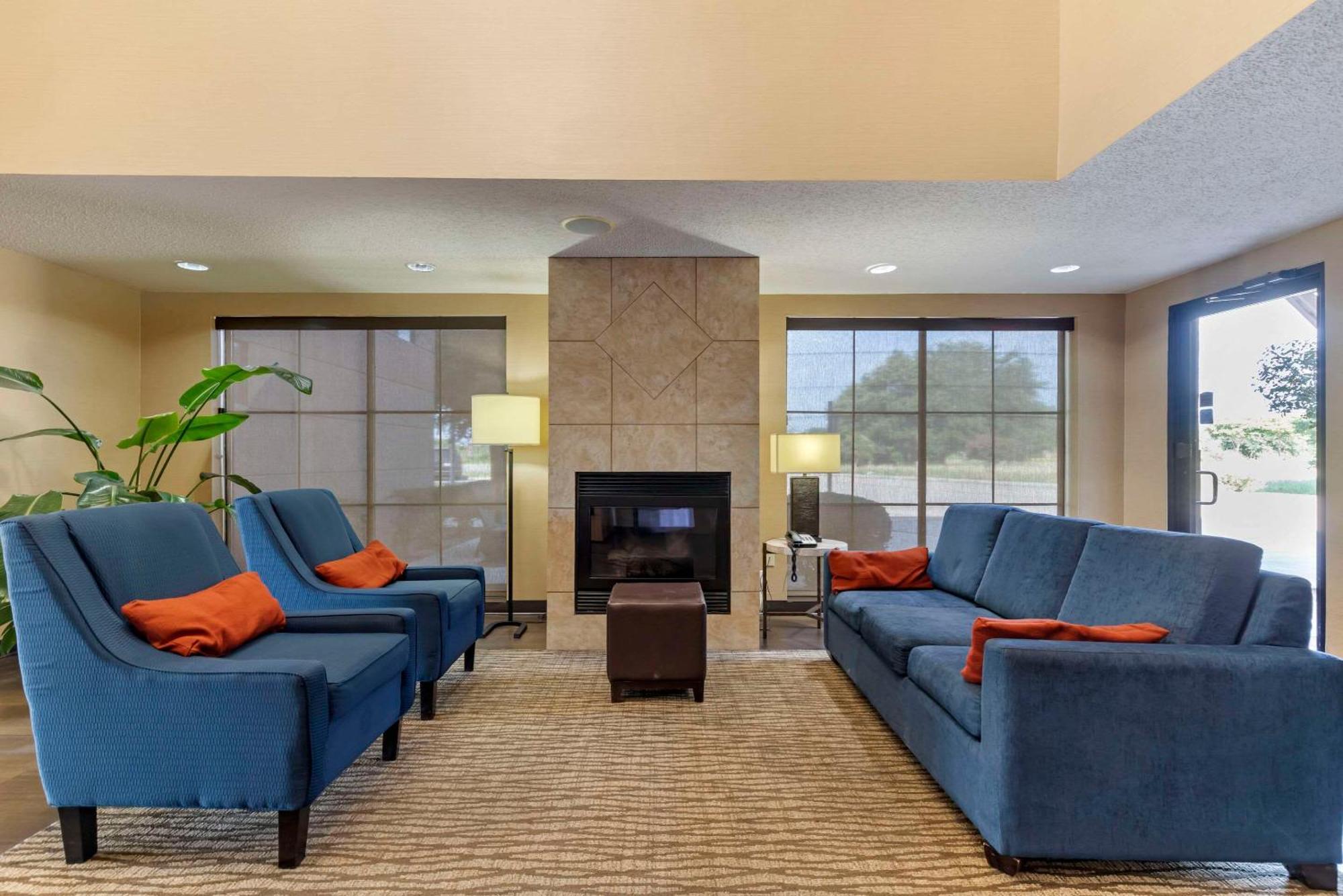 Comfort Inn & Suites Seguin Buitenkant foto